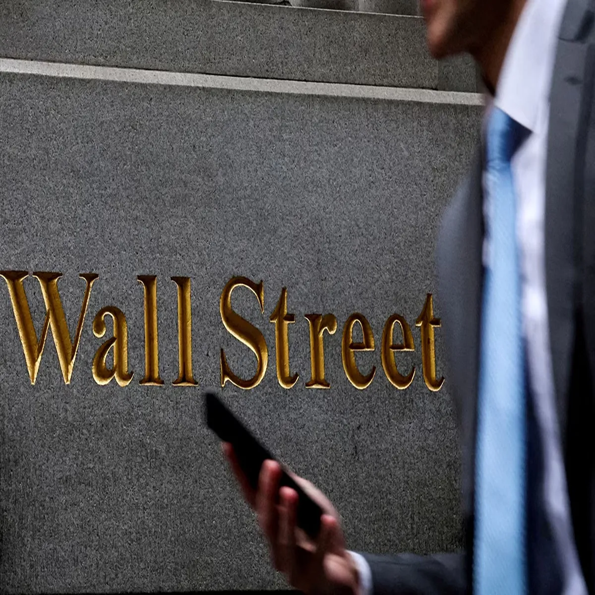 Wall Street Extends Rally Tech Earnings
