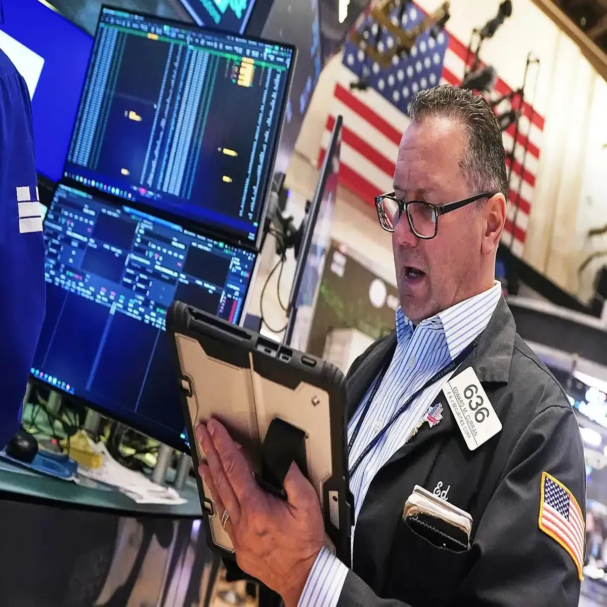 Wall Street Holds Steady Tech Earnings